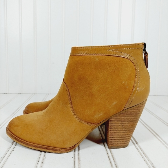 Gray Saks Fifth Avenue Aletta Brown Leather Block Heel Zip BackAnkle Boots  F134 - Picture 1 of 10
